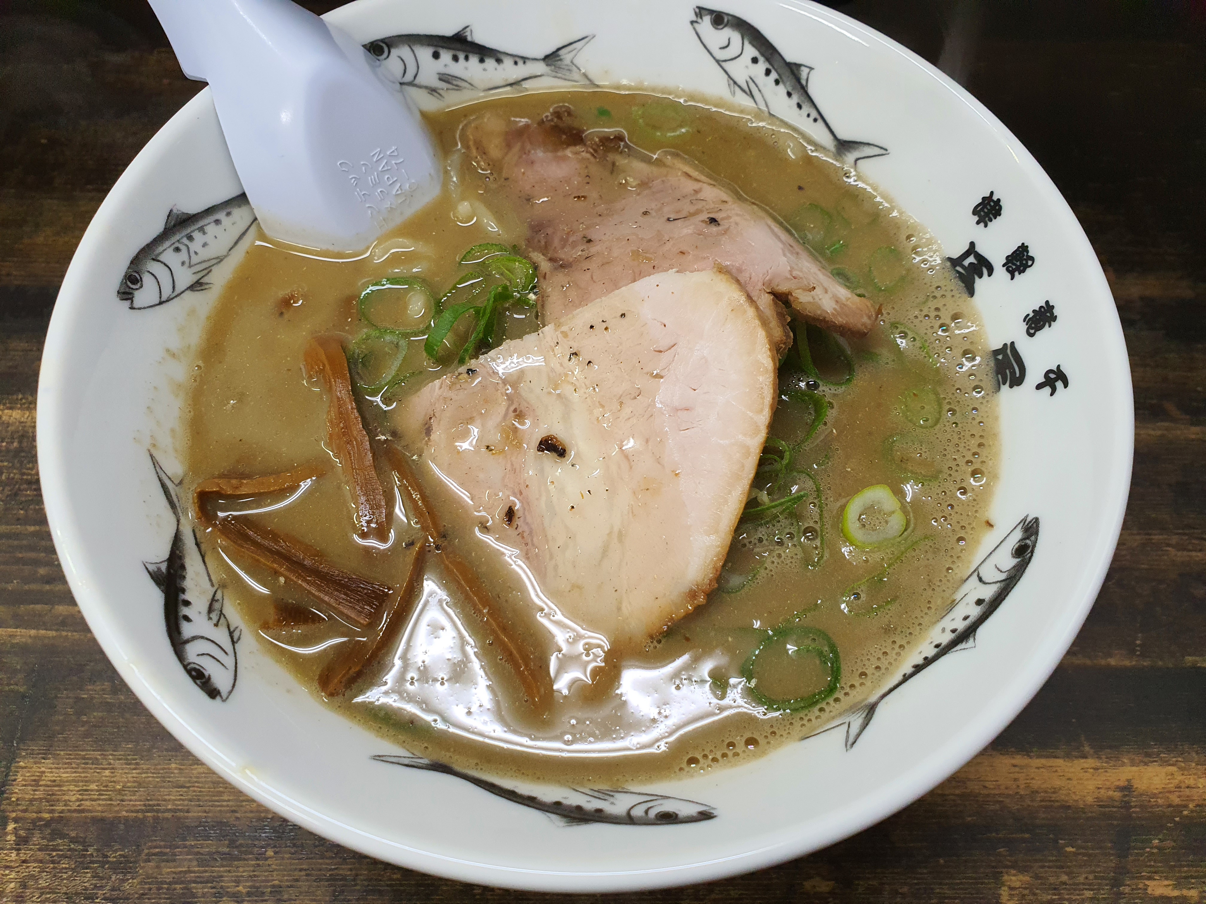 Niboshi Ramen - tô mì nước dùng cá khô độc đáo sưởi ấm đêm đông.